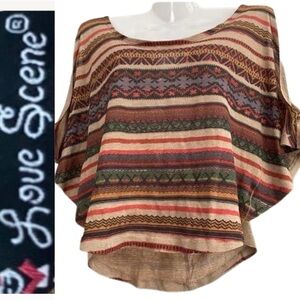 Indian Style Cropped Open Shoulder Butterfly Sleeve Love Scene